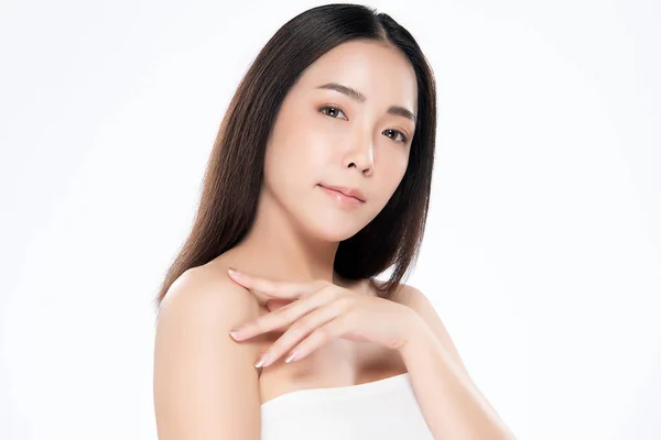 きれいな新鮮な肌を持つ美しい若いアジアの女性, — ストック写真