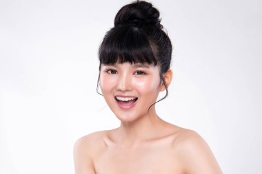 Temiz ciltli güzel Asyalı bir kadın.,