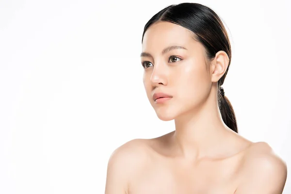 Temiz ciltli güzel Asyalı bir kadın.,