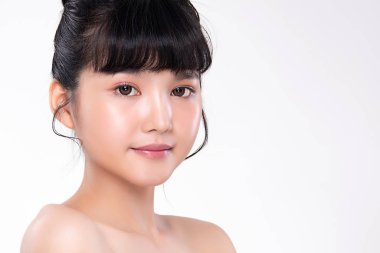 Temiz ciltli güzel Asyalı bir kadın.,