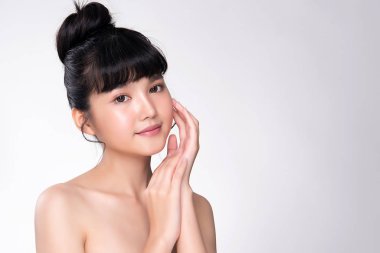 Temiz ciltli güzel Asyalı bir kadın.,