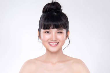 Temiz ciltli güzel Asyalı bir kadın.,