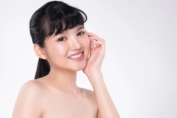 Beautiful Young Asian Woman with Clean Fresh Skin, — Stock Photo, Image