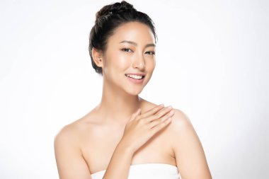 Temiz ciltli güzel Asyalı bir kadın.,