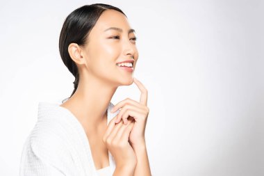 Temiz ciltli güzel Asyalı bir kadın.,