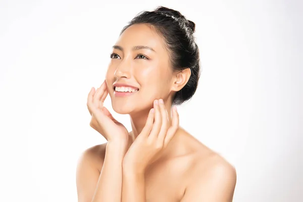 깨끗 한 피부를 가진 아름다운 아시아 여인, — 스톡 사진