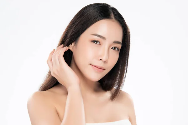 Beautiful Young Asian Woman with Clean Fresh Skin, — Stock Photo, Image