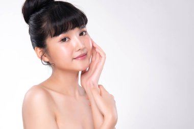 Temiz ciltli güzel Asyalı bir kadın.,