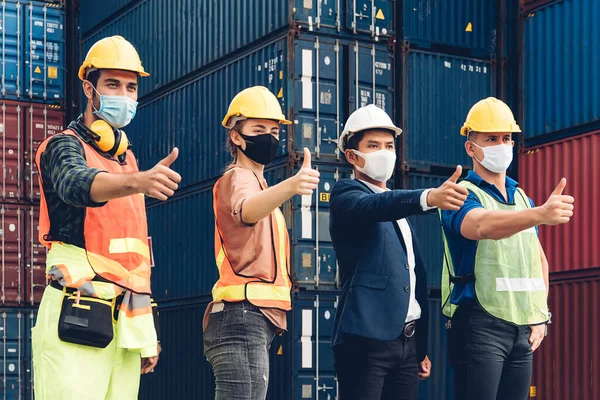 Los Equipos Trabajadores Construcción Están Mostrando Pulgar Hacia Arriba Con — Foto de Stock