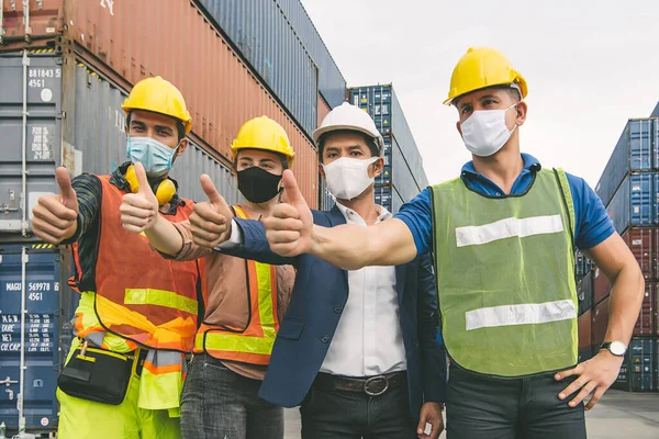 Los Equipos Trabajadores Construcción Están Mostrando Pulgar Hacia Arriba Con — Foto de Stock