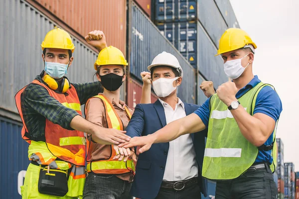 Equipos Trabajadores Construcción Están Entregando Juntos Para Colaborar Trabajo Con — Foto de Stock