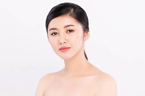 きれいな新鮮な肌を持つ美しい若いアジアの女性 顔のケア 顔の治療 美しさと健康的な肌と化粧品の概念 白い背景に隔離された女性の美しさの肌 — ストック写真