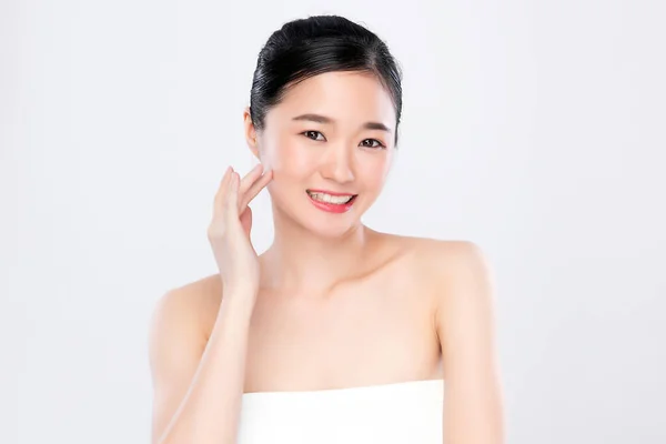 Hermosa Mujer Asiática Joven Tocando Cara Limpia Con Piel Sana — Foto de Stock
