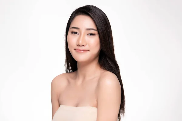 Piękny Uśmiech Młoda Azjatka Kobieta Czystej Skóry Naturalny Makijaż Białym — Zdjęcie stockowe