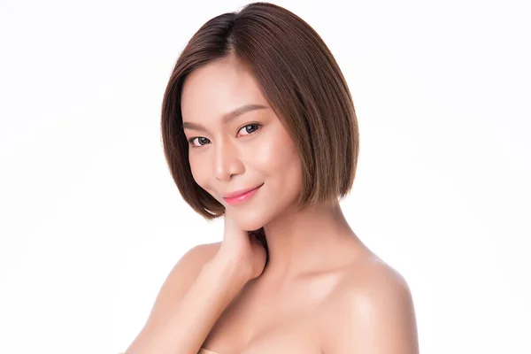 閉じる ポートレート肌の清らかな若いアジア人女性は 肌の健康をコンセプトに白地に隔離されています — ストック写真