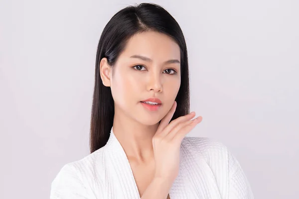 Beautiful Young Asian Woman Clean Fresh Skin White Background Face — 스톡 사진