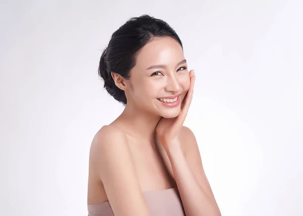 Hermosa Joven Asiática Mujer Con Limpia Piel Fresca Cuidado Cara — Foto de Stock