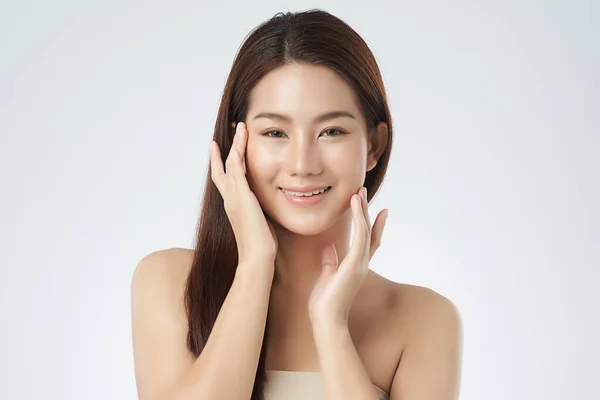Hermosa Joven Asiática Mujer Con Limpia Piel Fresca Cuidado Cara —  Fotos de Stock