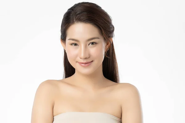 Beautiful Young Asian Woman Clean Fresh Skin White Background Face — 스톡 사진