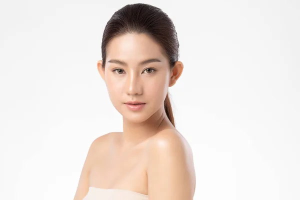 Temiz Ciltli Güzel Asyalı Kadın Beyaz Arkaplan Yüz Bakımı Yüz — Stok fotoğraf