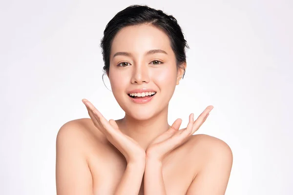 Beautiful Young Asian Woman Clean Fresh Skin White Background Face — 스톡 사진