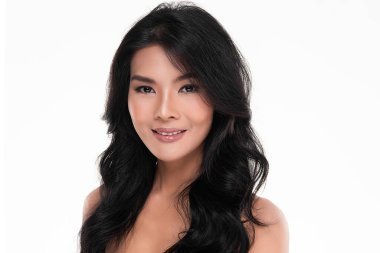 Temiz ciltli güzel Asyalı kadın, beyaz arkaplan, yüz bakımı, yüz bakımı, kozmetoloji, güzellik ve kaplıca, Asyalı kadın portresi