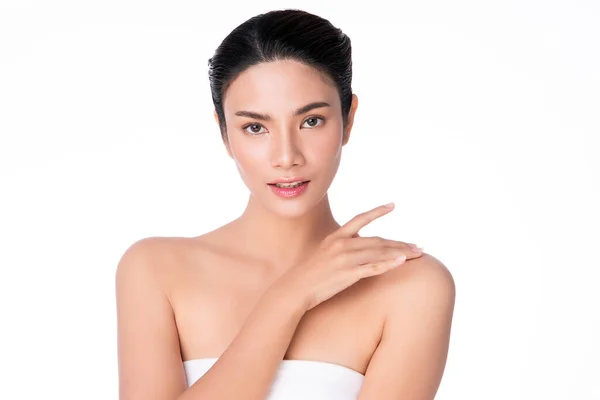 Beautiful Young Asian Woman Clean Fresh Skin White Background Face — 스톡 사진