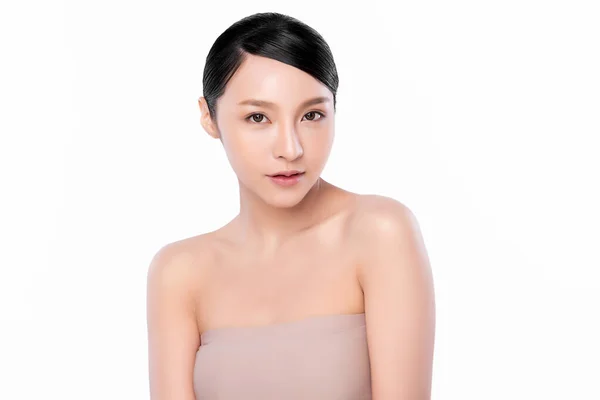 きれいな新鮮な肌を持つ美しい若いアジアの女性 白い背景に 顔のケア 顔の治療 アジア女性の肖像画 — ストック写真