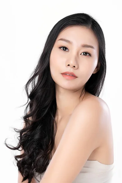 Прекрасна Молода Азійка Чистим Свіжим Шкірою Білому Тлі Догляд Обличчям — стокове фото