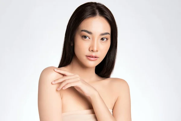 Bela Jovem Asiático Mulher Com Limpo Fresco Pele Branco Fundo — Fotografia de Stock