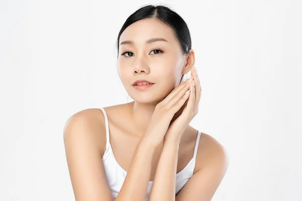 Mooie Jonge Aziatische Vrouw Met Schone Verse Huid Witte Achtergrond — Stockfoto