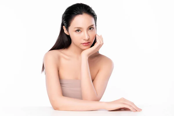 Beautiful Young Asian Woman Clean Fresh Skin White Background Face — 스톡 사진