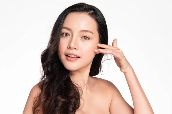 Beautiful Young Asian Woman Clean Fresh Skin White Background Face — 스톡 사진