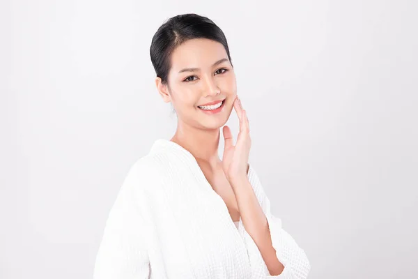 Beautiful Young Asian Woman Clean Fresh Skin White Background Face — Stock Photo, Image