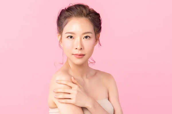 Wanita Asia Muda Yang Cantik Dengan Kulit Bersih Dan Segar — Stok Foto