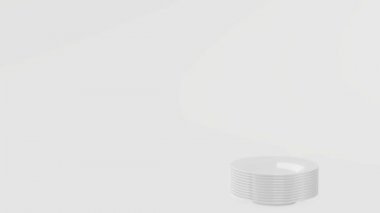 Beyaz bir arka plan üzerinde plakaların bir yığın