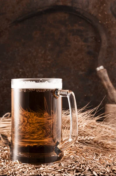 Cerveja Copo Fundo Escuro Com Orelhas Trigo — Fotografia de Stock