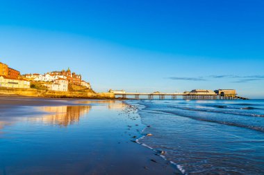 İngiltere 'nin Cromer kentindeki Viktorya Rıhtımı ve cankurtaran botu rampası manzarası