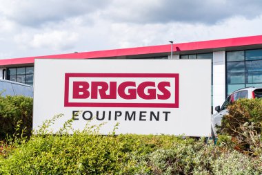 Cannock, Staffordshire, İngiltere 9 Eylül 2025 Briggs ekipmanının dış tabela, çok uluslu malzeme işleme şirketi