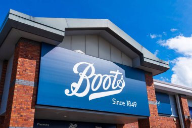 Cannock, Staffordshire, İngiltere 9 Eylül 2025 Boots UK Limited, İngiltere 'de bir sağlık ve güzellik perakendecisi.