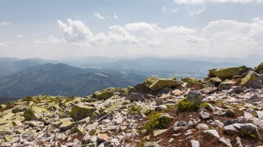 Gorgany enkaz alanlarla Mount Homyak üstünden manzara