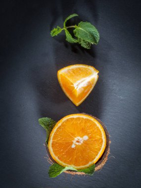 Kompozisyon turuncu ve Hindistan cevizi