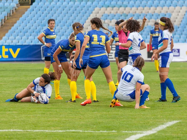 Dnipro, Ukrayna - 23 Haziran 2018: Rugby Europe kadınlar yedili Kupası 2018. Ukrayna ve İsrail takımları