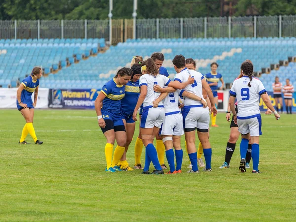 Dnipro, Ukrayna - 23 Haziran 2018: Rugby Europe kadınlar yedili Kupası 2018. Ukrayna ve İsrail takımları