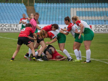Dnipro, Ukrayna - 23 Haziran 2018: Rugby Europe kadınlar yedili Kupası 2018. Macaristan ve Avusturya takımları