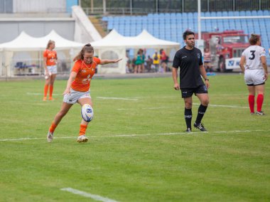 Dnipro, Ukrayna - 23 Haziran 2018: Rugby Europe kadınlar yedili Kupası 2018. Hollanda ve İsviçre takımları