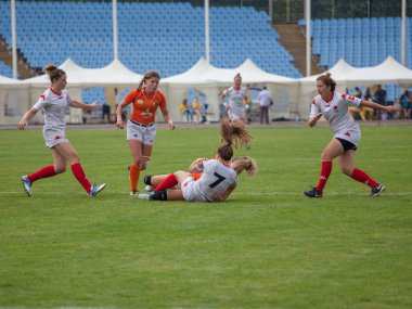 Dnipro, Ukrayna - 23 Haziran 2018: Rugby Europe kadınlar yedili Kupası 2018. Hollanda ve İsviçre takımları