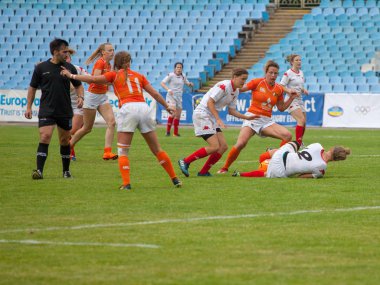 Dnipro, Ukrayna - 23 Haziran 2018: Rugby Europe kadınlar yedili Kupası 2018. Hollanda ve İsviçre takımları