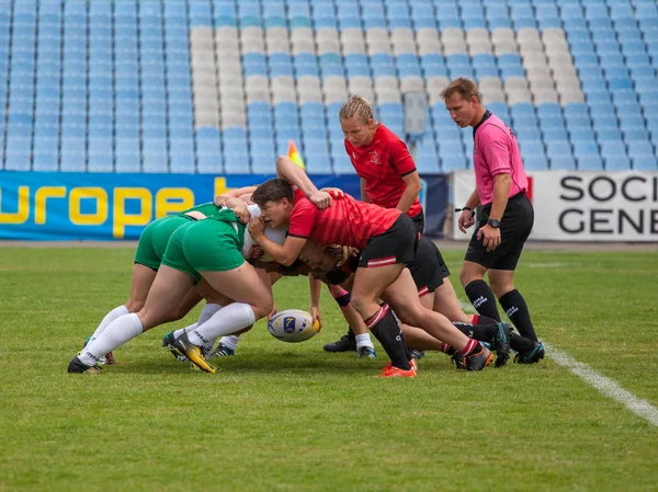 Dnipro, Ukrayna - 23 Haziran 2018: Rugby Europe kadınlar yedili Kupası 2018. Macaristan ve Avusturya takımları