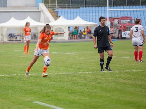 Dnipro, Ukrayna - 23 Haziran 2018: Rugby Europe kadınlar yedili Kupası 2018. Hollanda ve İsviçre takımları